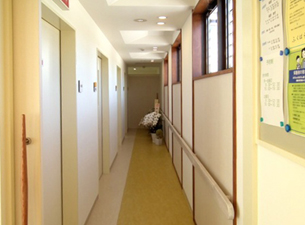 ���҂���̗U���H�ƃX�^�b�t�̓����𕪗�